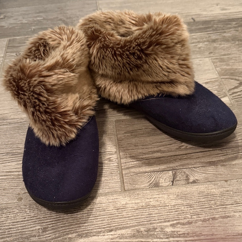 isotoner Navy and Brown Fur Slippers size 7.5-8